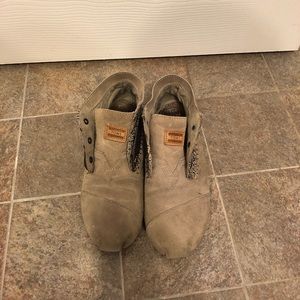 TOMS High Top Slip Ons